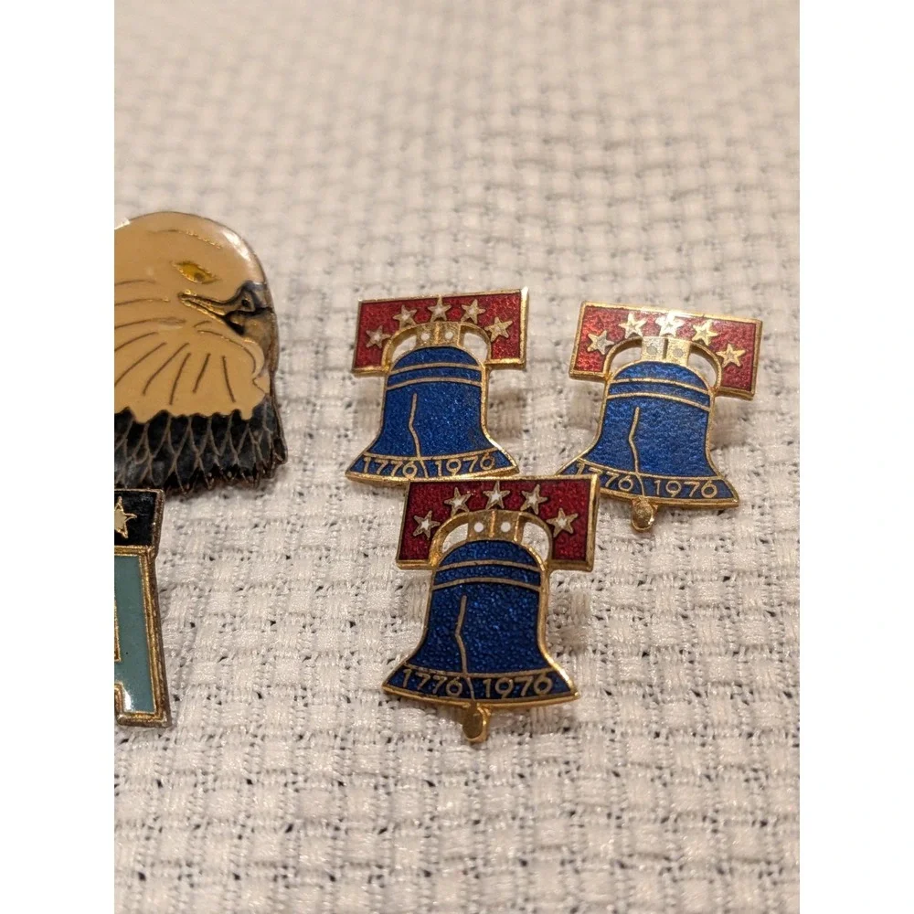 Vintage Patriotic Pin Lot‎ 8 USA Flag Eagle Liberty Bell Bicentennial 1976 Hat